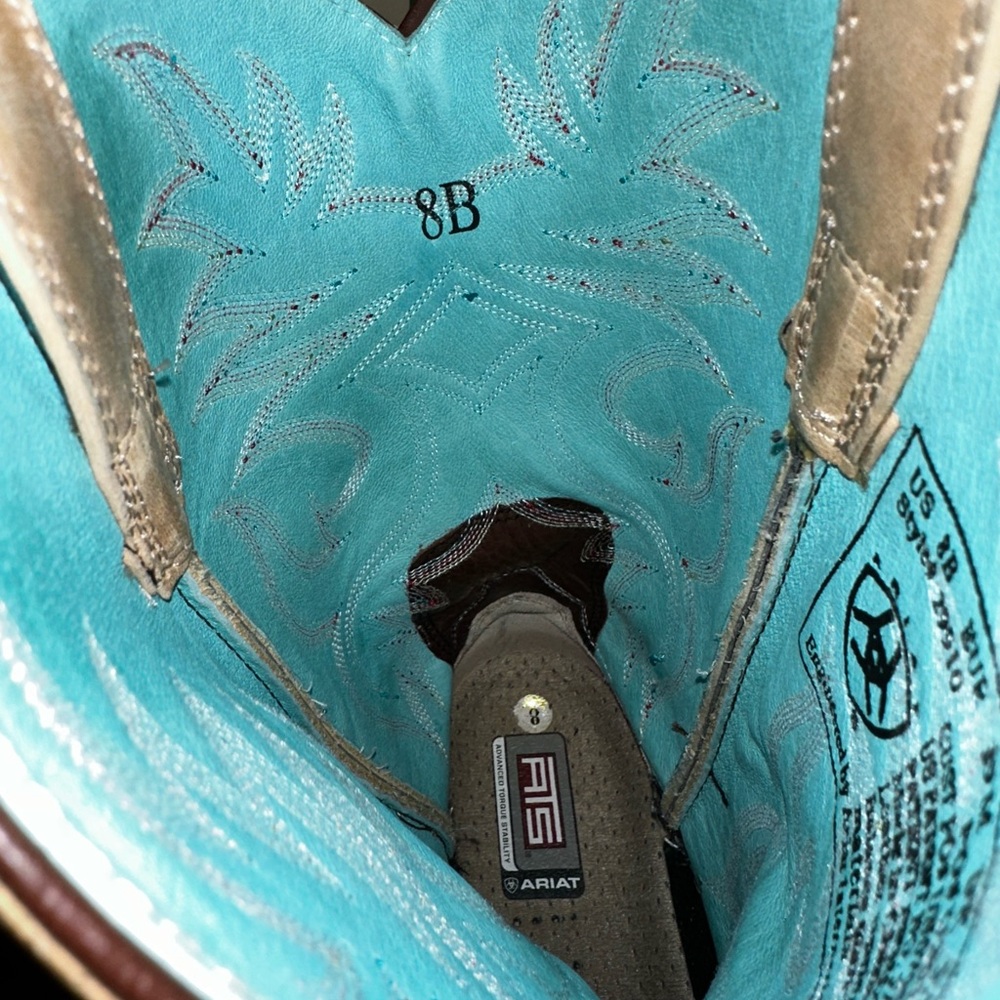 Ariat two-tone western boots, leather cowgirl boots, brown and tan embroidered - Picture 3 of 11